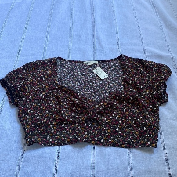 NWT Aeropostale floral cut out crop top with puff sleeves. - Picture 4 of 16